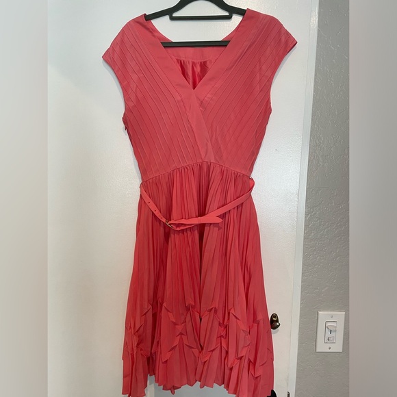 Ted Baker London Coral Pleated Hem Detail Dress Size 2 Originally $298 - Picture 3 of 3